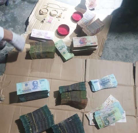 Mất hơn 2 tỉ trong két sắt, công an truy ra thủ phạm là... ông chồng - Ảnh 1. Mất hơn 2 tỉ trong két sắt, công an truy ra thủ phạm là... ông chồng - Ảnh 1.