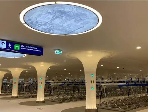 Khám phá nhà để xe đạp ngầm đẹp nhất thế giới ở Amsterdam - Ảnh 3. Khám phá nhà để xe đạp ngầm đẹp nhất thế giới ở Amsterdam - Ảnh 3.