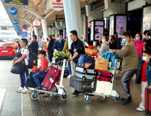 Khách đi chơi Tết qua Tân Sơn Nhất tăng 61% - Ảnh 1. Khách đi chơi Tết qua Tân Sơn Nhất tăng 61% - Ảnh 1.