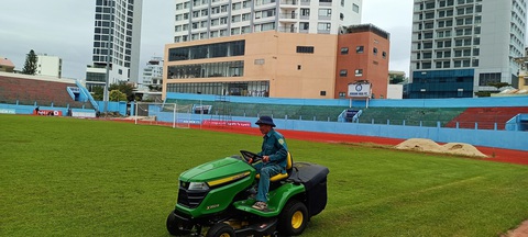 Khánh Hòa gấp rút sửa chữa sân vận động 19-8 trước mùa giải V-League 2023 - Ảnh 5. Khánh Hòa gấp rút sửa chữa sân vận động 19-8 trước mùa giải V-League 2023 - Ảnh 5.