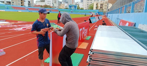 Khánh Hòa gấp rút sửa chữa sân vận động 19-8 trước mùa giải V-League 2023 - Ảnh 3. Khánh Hòa gấp rút sửa chữa sân vận động 19-8 trước mùa giải V-League 2023 - Ảnh 3.