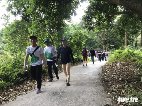 Về Bảy Núi vượt dốc đá, đi xuyên rừng, chiều cắm trại ngắm hoàng hôn - Ảnh 1. Về Bảy Núi vượt dốc đá, đi xuyên rừng, chiều cắm trại ngắm hoàng hôn - Ảnh 1.