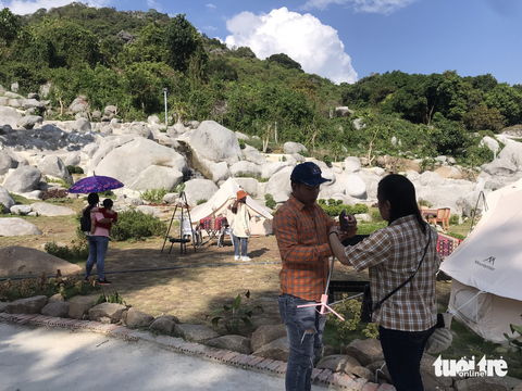 Về Bảy Núi vượt dốc đá, đi xuyên rừng, chiều cắm trại ngắm hoàng hôn - Ảnh 4. Về Bảy Núi vượt dốc đá, đi xuyên rừng, chiều cắm trại ngắm hoàng hôn - Ảnh 4.