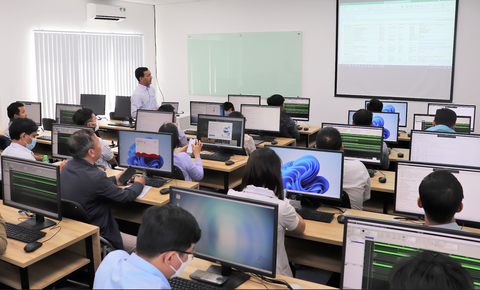 Tập đoàn chip Mỹ hoàn thành đào tạo 24 giảng viên thiết kế vi mạch Việt Nam - Ảnh 1. Tập đoàn chip Mỹ hoàn thành đào tạo 24 giảng viên thiết kế vi mạch Việt Nam - Ảnh 1.