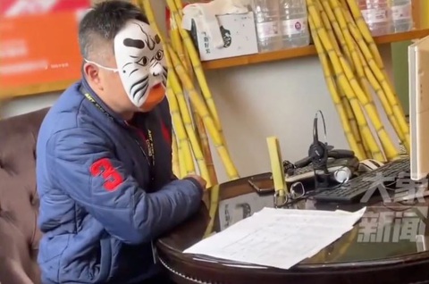 Ngộ ghê: Ứng viên đeo mặt nạ để tìm việc làm! - Ảnh 1. Ngộ ghê: Ứng viên đeo mặt nạ để tìm việc làm! - Ảnh 1.
