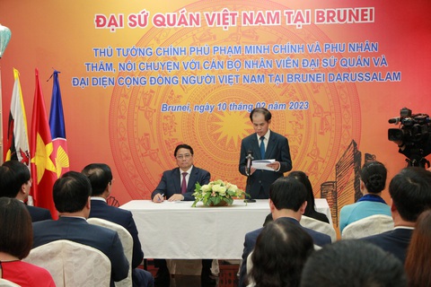 Thái tử Brunei đón Thủ tướng Phạm Minh Chính và phu nhân tại sân bay - Ảnh 9. Thái tử Brunei đón Thủ tướng Phạm Minh Chính và phu nhân tại sân bay - Ảnh 9.
