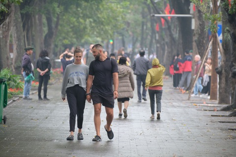 Thời tiết hôm nay 11-2: Nam Bộ vẫn nắng nóng, Bắc Bộ tăng nồm ẩm - Ảnh 1. Thời tiết hôm nay 11-2: Nam Bộ vẫn nắng nóng, Bắc Bộ tăng nồm ẩm - Ảnh 1.