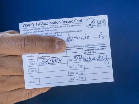 Hạ viện Mỹ phê chuẩn dự luật bỏ chứng nhận tiêm vaccine ngừa COVID-19 - Ảnh 1. Hạ viện Mỹ phê chuẩn dự luật bỏ chứng nhận tiêm vaccine ngừa COVID-19 - Ảnh 1.