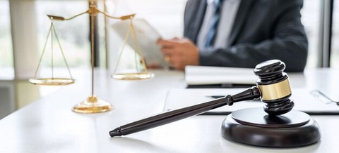 Chuyên viên pháp chế có vai trò gì? Mô tả công việc chi tiết - Phần 1/2 - Ảnh 3. Chịu trách nhiệm nghiên cứu các quy định pháp lý có liên quan đến lĩnh vực mà đơn vị đang hoạt động - Ảnh: Internet