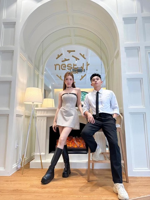 Ảnh vui sao Việt 10-2: Vợ chồng Công Vinh thực hiện giấc mơ tuyết trắng’ - Ảnh 4. Ảnh vui sao Việt 10-2: Vợ chồng Công Vinh thực hiện giấc mơ tuyết trắng’ - Ảnh 4.