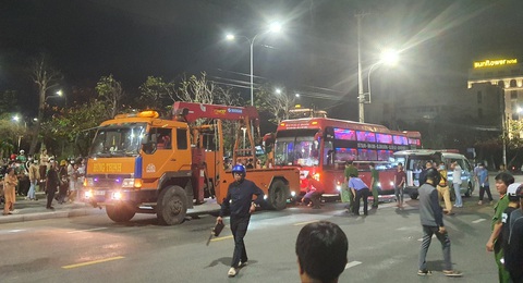 Xe khách và xe máy tông nhau ở TP Tuy Hòa, một người chết - Ảnh 2. Xe khách và xe máy tông nhau ở TP Tuy Hòa, một người chết - Ảnh 2.