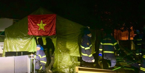 Những hình ảnh đầu tiên của đội cứu hộ Việt Nam tại hiện trường động đất ở Thổ Nhĩ Kỳ - Ảnh 5. Các thành viên đoàn công tác thực hiện nhiệm vụ - Ảnh: Thành viên đoàn cung cấp