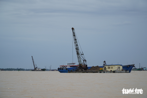 Kiến nghị dừng khai thác cát từ cầu Mỹ Thuận đến phà Đình Khao - Ảnh 1. Kiến nghị dừng khai thác cát từ cầu Mỹ Thuận đến phà Đình Khao - Ảnh 1.