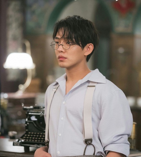 Những vai diễn sáng chói của ảnh đế trẻ nhất Hàn Quốc Yoo Ah In - Ảnh 6. Những vai diễn sáng chói của ảnh đế trẻ nhất Hàn Quốc Yoo Ah In - Ảnh 6.