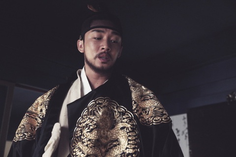 Những vai diễn sáng chói của ảnh đế trẻ nhất Hàn Quốc Yoo Ah In - Ảnh 4. Những vai diễn sáng chói của ảnh đế trẻ nhất Hàn Quốc Yoo Ah In - Ảnh 4.