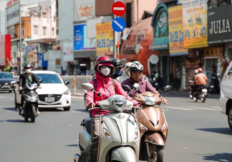 Tia cực tím Nam Bộ gây hại cao, sương mù Bắc Bộ tiềm ẩn nguy cơ gây hại - Ảnh 1. Tia cực tím Nam Bộ gây hại cao, sương mù Bắc Bộ tiềm ẩn nguy cơ gây hại - Ảnh 1.