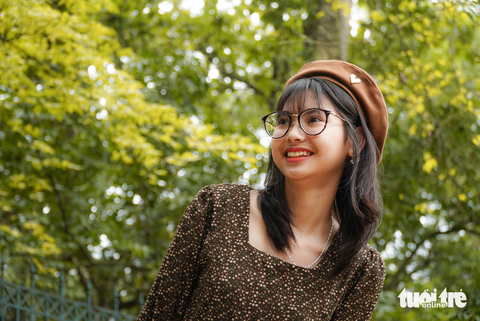 Sưa thay lá, nhuộm vàng góc phố Hà Nội - Ảnh 3. Sưa thay lá, nhuộm vàng góc phố Hà Nội - Ảnh 3.