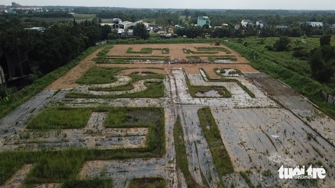 Cận cảnh sân tập lái ô tô xây lụi trên đất nông nghiệp ở Bình Chánh - Ảnh 3. Cận cảnh sân tập lái ô tô xây lụi trên đất nông nghiệp ở Bình Chánh - Ảnh 3.