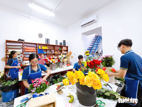 Cận Valentine, giá hoa ở TP.HCM tăng gấp đôi, gấp ba - Ảnh 4. Cận Valentine, giá hoa ở TP.HCM tăng gấp đôi, gấp ba - Ảnh 4.