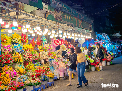Cận Valentine, giá hoa ở TP.HCM tăng gấp đôi, gấp ba - Ảnh 5. Cận Valentine, giá hoa ở TP.HCM tăng gấp đôi, gấp ba - Ảnh 5.