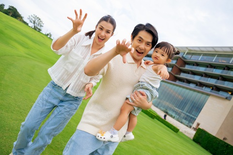 Đông Nhi - Ông Cao Thắng tung MV kỷ niệm 14 năm yêu nhau cùng con gái Winnie - Ảnh 4. Đông Nhi - Ông Cao Thắng tung MV kỷ niệm 14 năm yêu nhau cùng con gái Winnie - Ảnh 4.