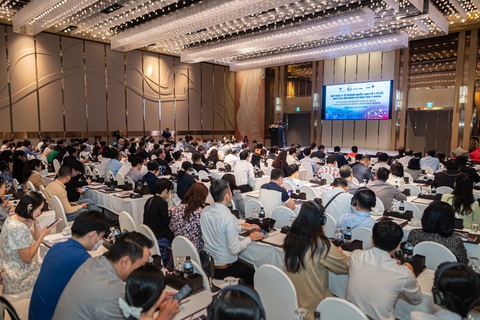 Tổng lãnh sự Anh tại TP.HCM, bà Emily Hamblin, phát biểu khai mạc Hội thảo y tế Vương quốc Anh về y tế số, dịch vụ lâm sàng và đào tạo y khoa - Ảnh: Tổng lãnh sự quán Anh tại TP.HCM Tổng lãnh sự Anh tại TP.HCM, bà Emily Hamblin, phát biểu khai mạc Hội thảo y tế Vương quốc Anh về y tế số, dịch vụ lâm sàng và đào tạo y khoa - Ảnh: Tổng lãnh sự quán Anh tại TP.HCM