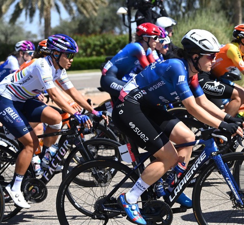 Nguyễn Thị Thật vượt chặng đua gian khổ ở UAE Tour 2023 - Ảnh 1. Nguyễn Thị Thật vượt chặng đua gian khổ ở UAE Tour 2023 - Ảnh 1.