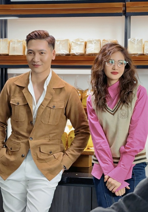 Mạnh Trường ‘nhận đủ gạch xây nhà lầu’ vì vai diễn tổng tài soái ca đã... lỗi thời - Ảnh 4. Mạnh Trường ‘nhận đủ gạch xây nhà lầu’ vì vai diễn tổng tài soái ca đã... lỗi thời - Ảnh 4.