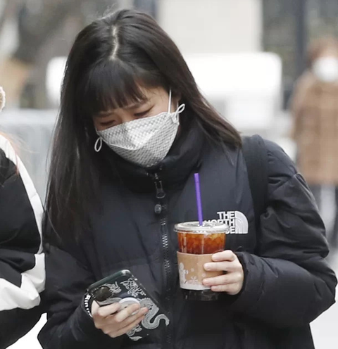 Người Hàn phát cuồng vì Americano đá bất chấp trời lạnh - Ảnh 2. Người Hàn phát cuồng vì Americano đá bất chấp trời lạnh - Ảnh 2.