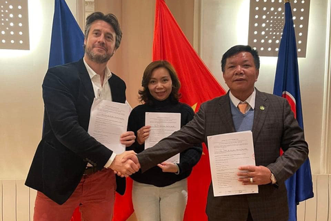 Nhà sưu tập tư nhân ở Bắc Ninh mua ấn vàng Hoàng đế chi bảo với giá hơn 6,1 triệu euro - Ảnh 1. Nhà sưu tập tư nhân ở Bắc Ninh mua ấn vàng Hoàng đế chi bảo với giá hơn 6,1 triệu euro - Ảnh 1.