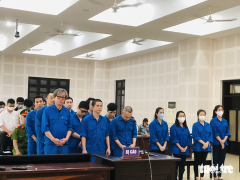 24 người Hàn Quốc và Việt Nam ra tòa vụ nhập cảnh chuyên gia đội lốt - Ảnh 1. 24 người Hàn Quốc và Việt Nam ra tòa vụ nhập cảnh chuyên gia đội lốt - Ảnh 1.