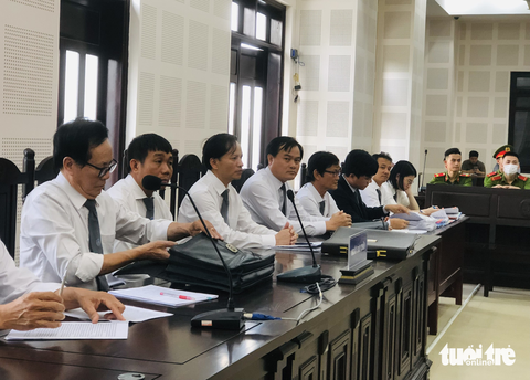 24 người Hàn Quốc và Việt Nam ra tòa vụ nhập cảnh chuyên gia đội lốt - Ảnh 3. 24 người Hàn Quốc và Việt Nam ra tòa vụ nhập cảnh chuyên gia đội lốt - Ảnh 3.
