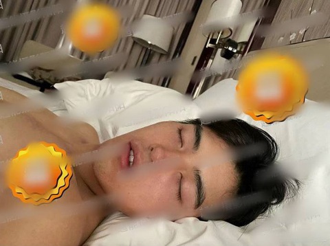 Trần Phi Vũ bị tung loạt ảnh giường chiếu nóng cùng hotgirl mạng - Ảnh 2. Trần Phi Vũ bị tung loạt ảnh giường chiếu nóng cùng hotgirl mạng - Ảnh 2.