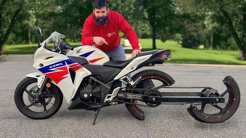 Honda CBR 250R ‘tách bánh’ đầu tiên trên thế giới chạy kiểu gì? - Ảnh 1. Honda CBR 250R ‘tách bánh’ đầu tiên trên thế giới chạy kiểu gì? - Ảnh 1.