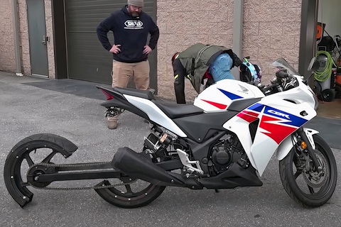 Honda CBR 250R ‘tách bánh’ đầu tiên trên thế giới chạy kiểu gì? - Ảnh 2. Honda CBR 250R ‘tách bánh’ đầu tiên trên thế giới chạy kiểu gì? - Ảnh 2.