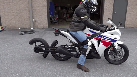Honda CBR 250R ‘tách bánh’ đầu tiên trên thế giới chạy kiểu gì? - Ảnh 3. Honda CBR 250R ‘tách bánh’ đầu tiên trên thế giới chạy kiểu gì? - Ảnh 3.