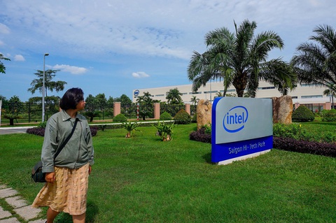 Intel sẽ đầu tư thêm 1 tỉ USD vào Việt Nam? - Ảnh 1. Nhà máy Intel Việt Nam tại Khu công nghệ cao TP Thủ Đức, TP.HCM - Ảnh: H.Đ.