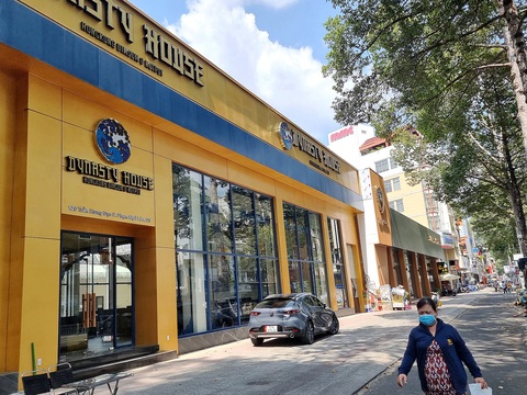 Mặt bằng 120 Trần Hưng Đạo đã cho thuê, cải tạo thành nhà hàng - Ảnh: ÁI NHÂN Mặt bằng 120 Trần Hưng Đạo đã cho thuê, cải tạo thành nhà hàng - Ảnh: ÁI NHÂN