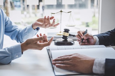 Chuyên viên pháp chế có vai trò gì? Mô tả công việc chi tiết - Phần cuối - Ảnh 1. Thuyết trình, đàm phán và thiết lập các mối quan hệ là những kỹ năng đặc biệt quan trọng đối với chuyên viên pháp lý - Ảnh: Internet
