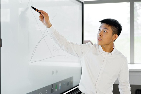 Một chiếc CV khiến nhà tuyển dụng "Wow" - Ảnh 2. Hãy để các năng lực mà bạn vốn có được tỏa sáng trong CV - Ảnh: Pexels
