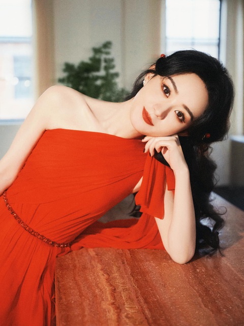 Sếp nhà người ta: Bạch Bách Hà cho nhân viên nghỉ cả tháng, Triệu Lệ Dĩnh tặng hẳn xe sang - Ảnh 3. Sếp nhà người ta: Bạch Bách Hà cho nhân viên nghỉ cả tháng, Triệu Lệ Dĩnh tặng hẳn xe sang - Ảnh 3.
