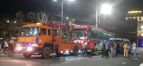 Bắt khẩn cấp tài xế xe khách gây tai nạn giữa phố Tuy Hòa làm hai người chết - Ảnh 2. Bắt khẩn cấp tài xế xe khách gây tai nạn giữa phố Tuy Hòa làm hai người chết - Ảnh 2.