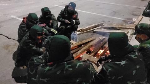 76 quân nhân Việt Nam hành quân 10km hỗ trợ nạn nhân động đất - Ảnh 5. 76 quân nhân Việt Nam hành quân 10km hỗ trợ nạn nhân động đất - Ảnh 5.