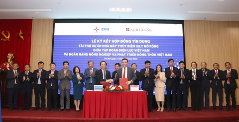 EVN, Agribank ký thỏa thuận cấp 2.400 tỉ làm thủy điện Ialy mở rộng - Ảnh 1. EVN, Agribank ký thỏa thuận cấp 2.400 tỉ làm thủy điện Ialy mở rộng - Ảnh 1.