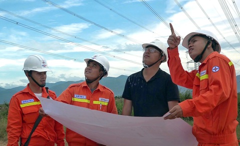 Cấp tốc xử lý các đường dây truyền tải 220-500KV giao chéo với tuyến cao tốc Bắc - Nam - Ảnh 2. Cấp tốc xử lý các đường dây truyền tải 220-500KV giao chéo với tuyến cao tốc Bắc - Nam - Ảnh 2.