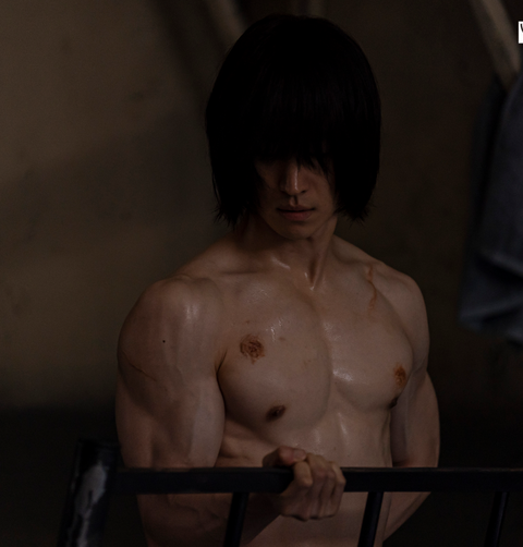 Lee Je Hoon khoe body mlem mlem trong phần 2 siêu phẩm rating Taxi driver - Ảnh 3. Lee Je Hoon khoe body mlem mlem trong phần 2 siêu phẩm rating Taxi driver - Ảnh 3.