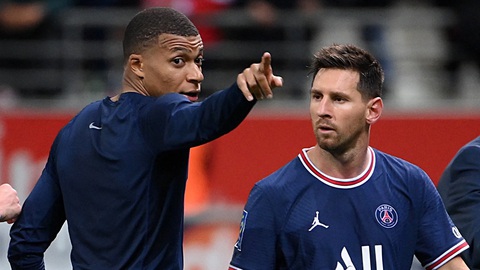 Vòng 16 đội Champions League: Ngổn ngang trước đại chiến - Ảnh 1. Nếu vắng Mbappe,trọng trách gồng gánh PSG sẽ dồn lên vai Messi (phải) - Ảnh: Reuters