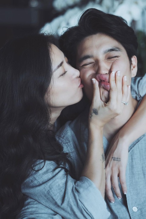 Valentine của sao: Quốc Nghiệp hôn Ngọc Mai, Phạm Quỳnh Anh đăng ảnh cầu hôn - Ảnh 5. Valentine của sao: Quốc Nghiệp hôn Ngọc Mai, Phạm Quỳnh Anh đăng ảnh cầu hôn - Ảnh 5.