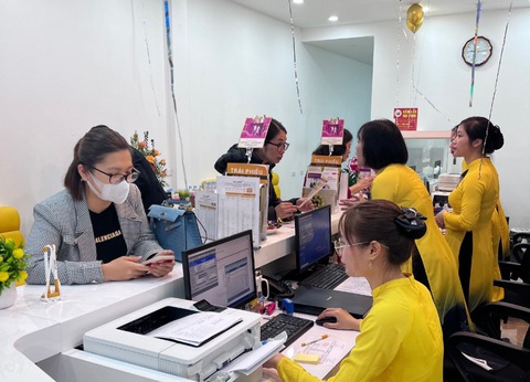 BAC A BANK khai trương thêm điểm giao dịch mới tại Hà Nam - Ảnh 4. Không khí làm việc tại Phòng Giao dịch