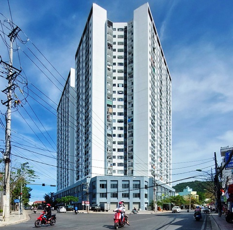 Nơm nớp lo thang máy rơi, báo cháy giả ở chung cư - Ảnh 1. Chung cư nhà ở xã hội P.H Nha Trang (ảnh chụp vào chiều 13-2-2023) - Ảnh: PHAN SÔNG NGÂN